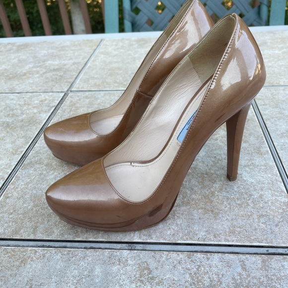 Prada
Camel Gold Patent Leather Pumps - Picture 5 of 16